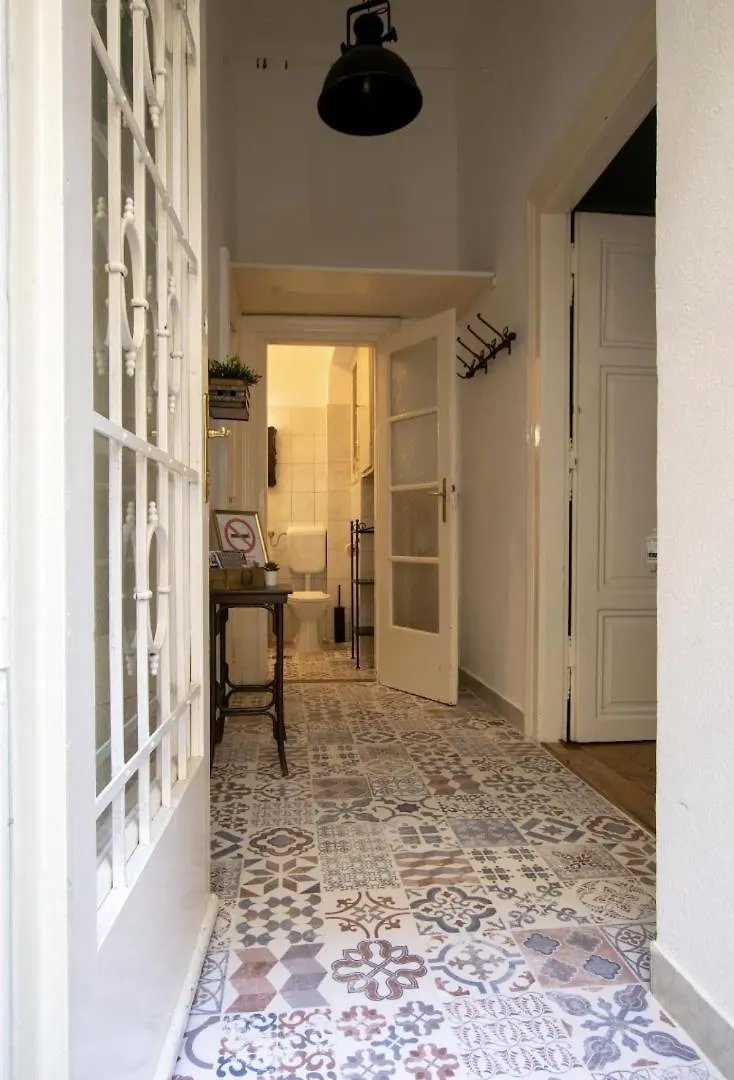 Standard Apartment By Hi5 - Charming Studio بودابست المجر
